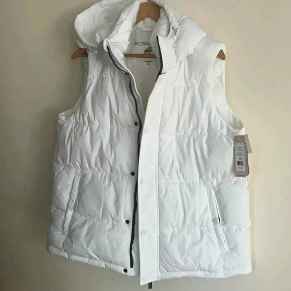 NWT White Puffer Vest BCBG - Picture 2 of 9